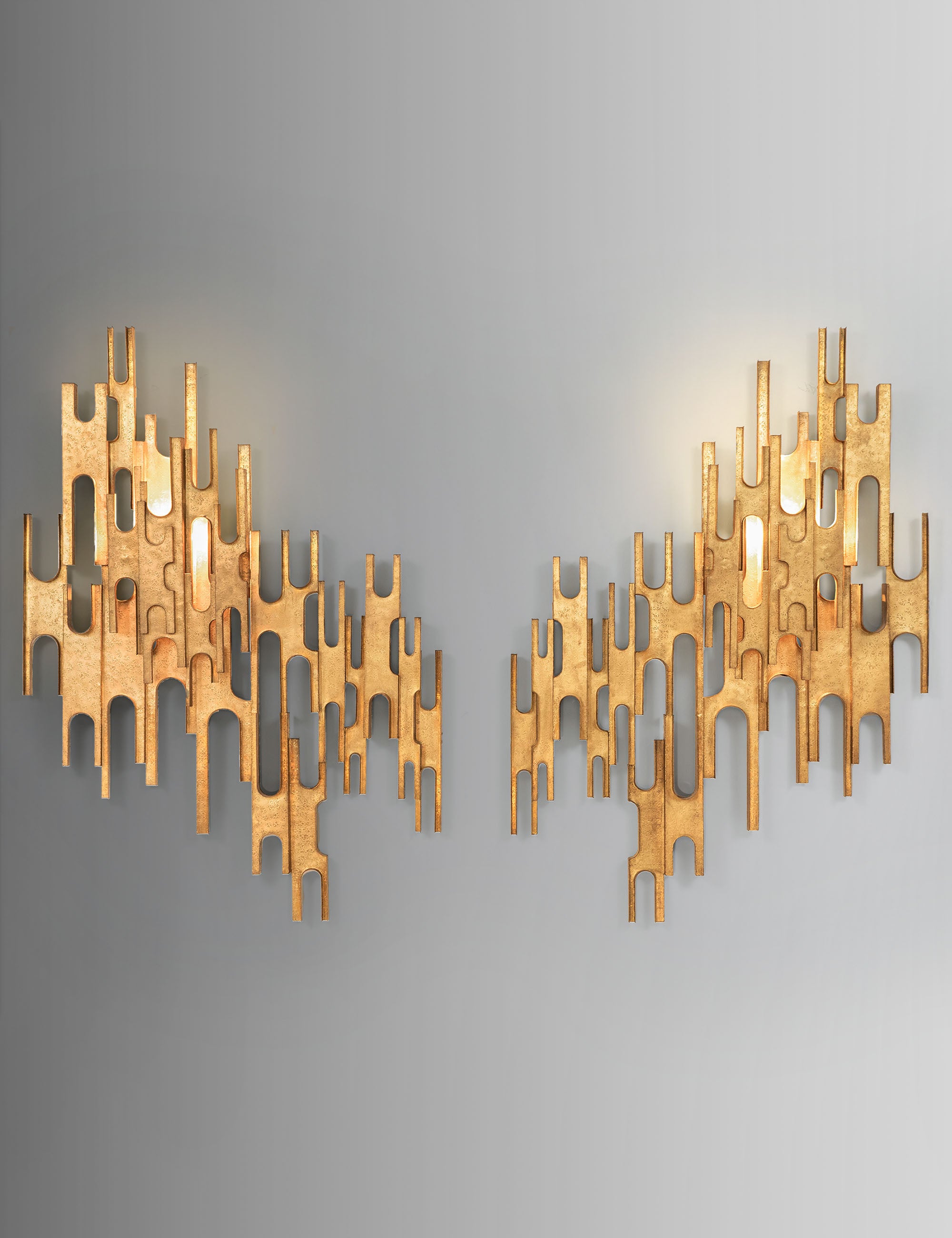 Sparkling Colosseum Wall Sconce