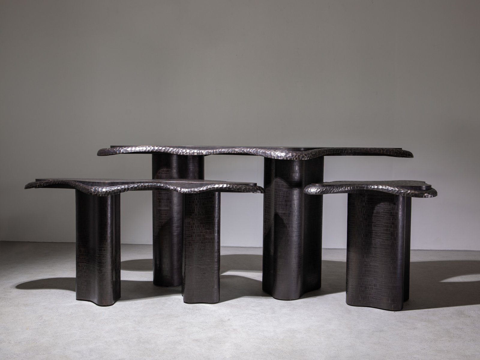 Curve_Trio_Console_01.jpg
