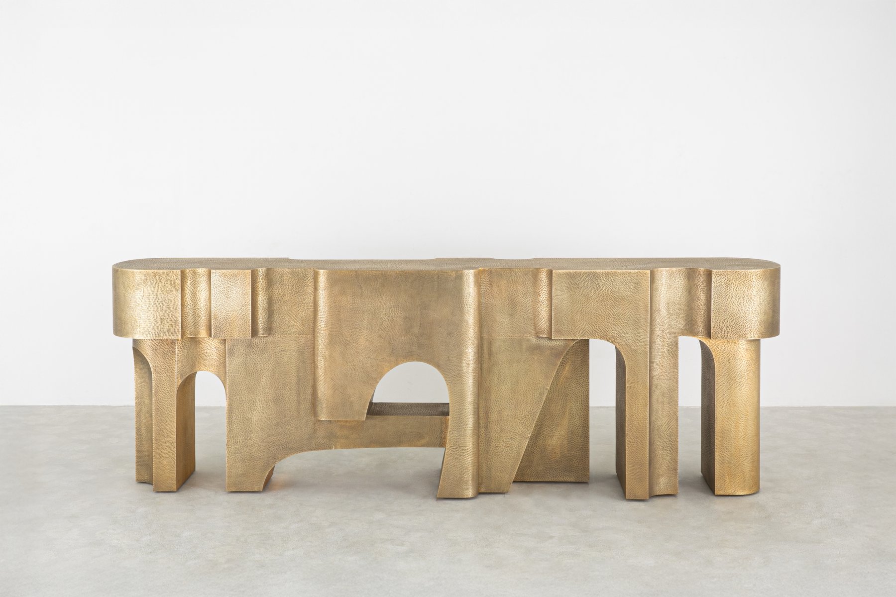 Grand_Castello_Console_01_ZO_.jpg