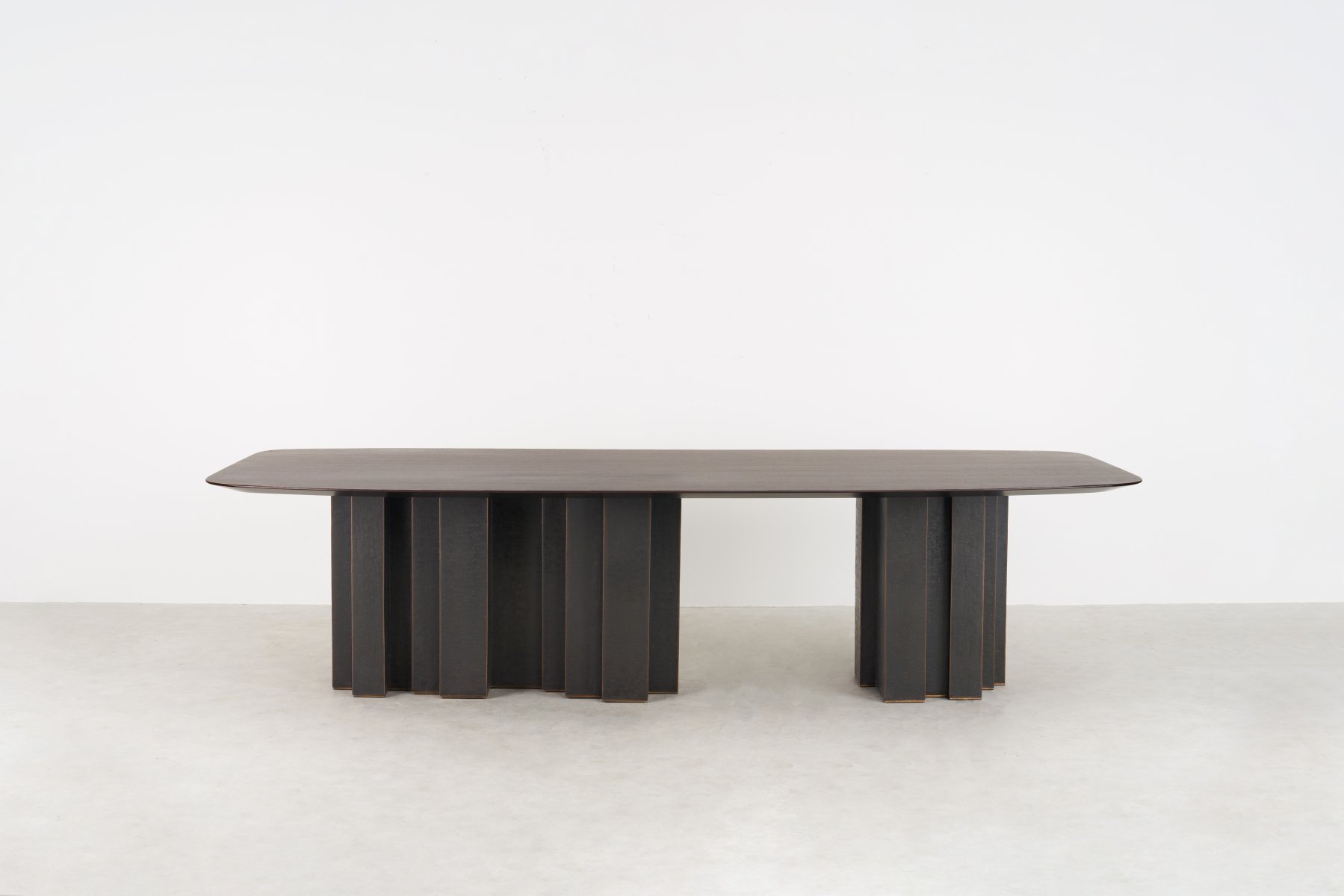 Jigsaw_-_Dining_table_-_01.jpg