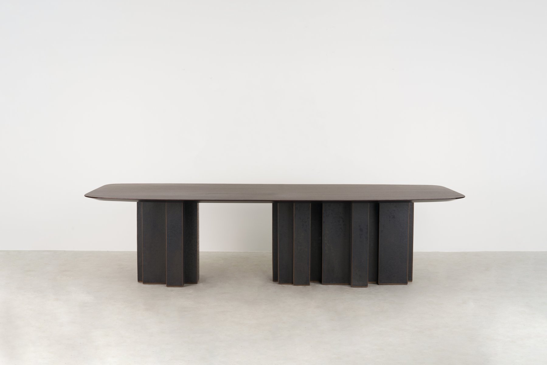 Jigsaw_-_Dining_table_-_03.jpg