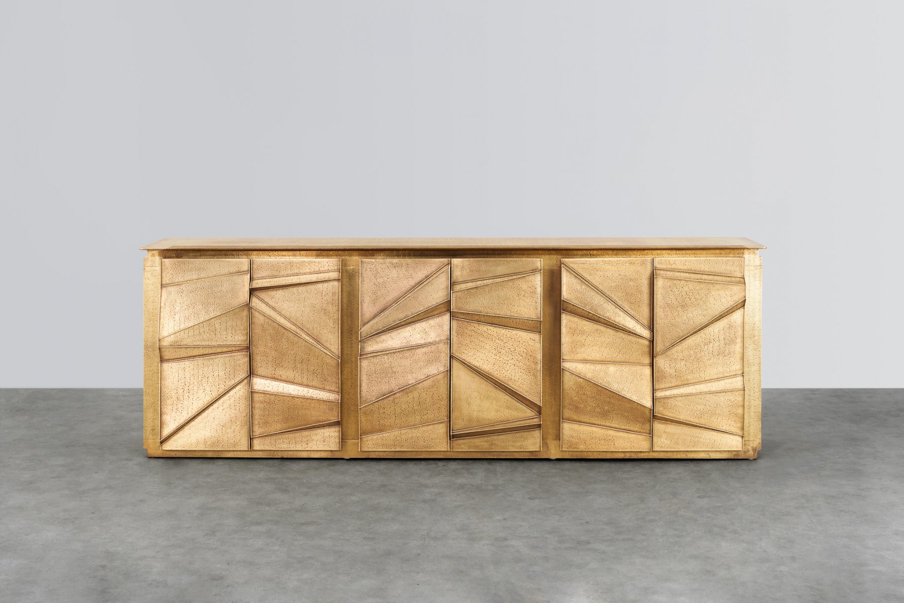 VGS-Metallic_Graphite_Cabinet_01.jpg