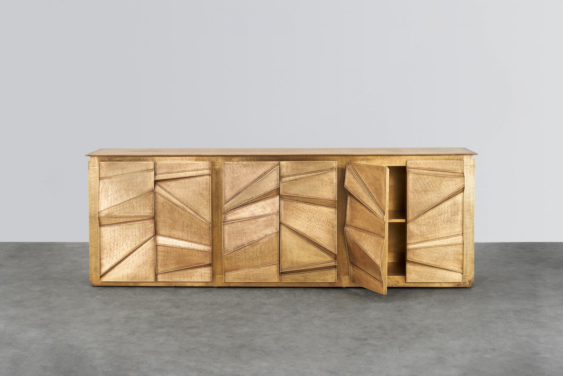 VGS-Metallic_Graphite_Cabinet_02.jpg