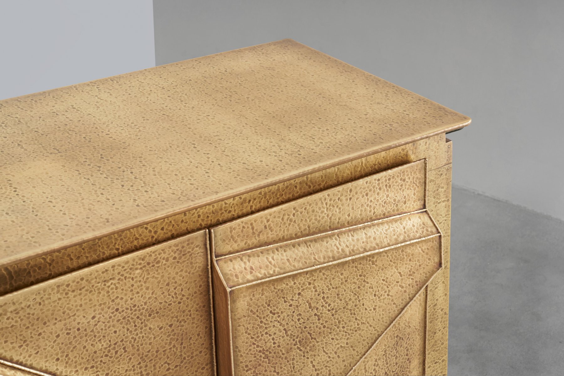 VGS-Metallic_Graphite_Cabinet_05.jpg