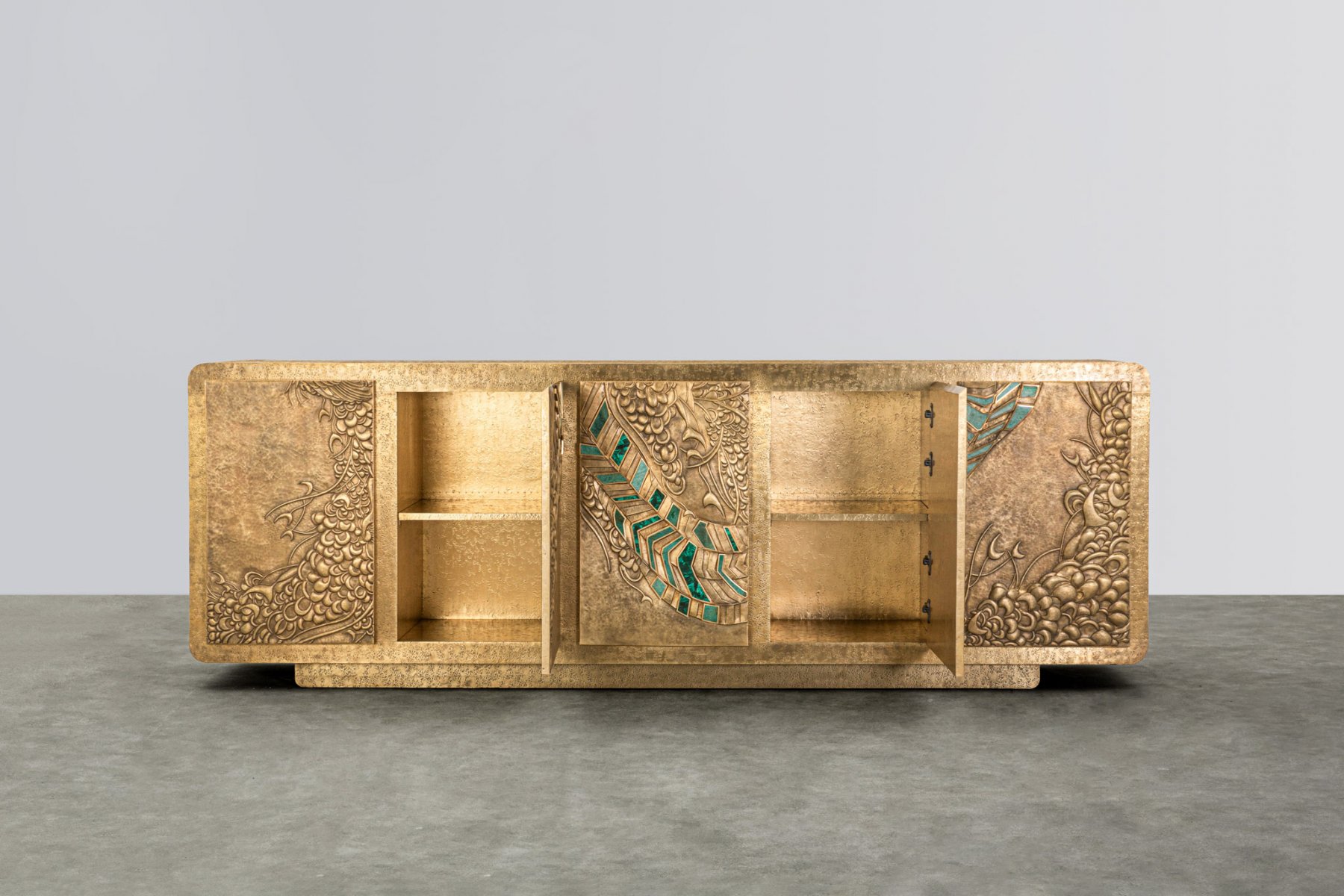 VGS-Shangri-la_Cabinet_02.jpg